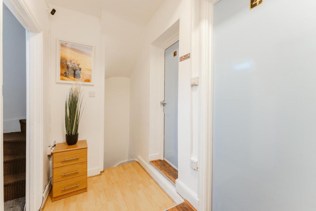 Upton Park Bedrooms 25 Min To Central Лондон Екстериор снимка