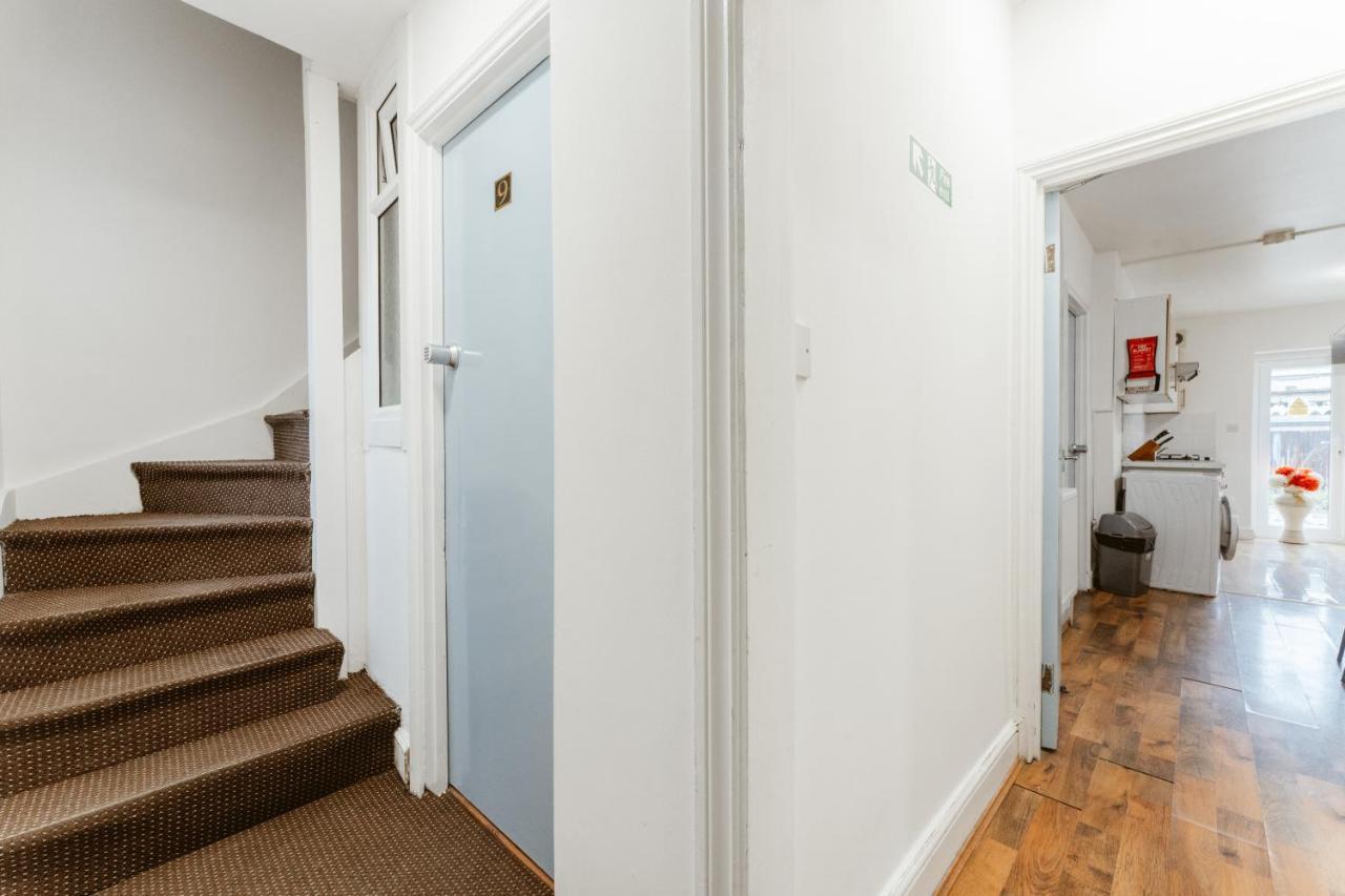 Upton Park Bedrooms 25 Min To Central Лондон Екстериор снимка